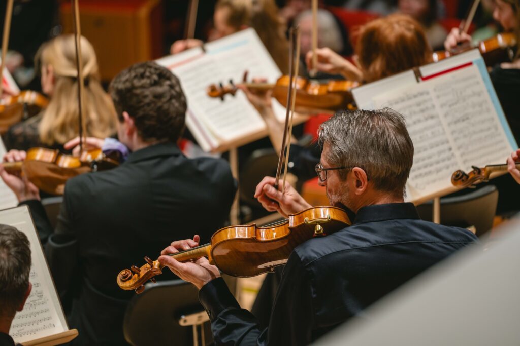 Dresdner Philharmonie – Streicher im Konzert Sebastian Weingart (DML-BY)